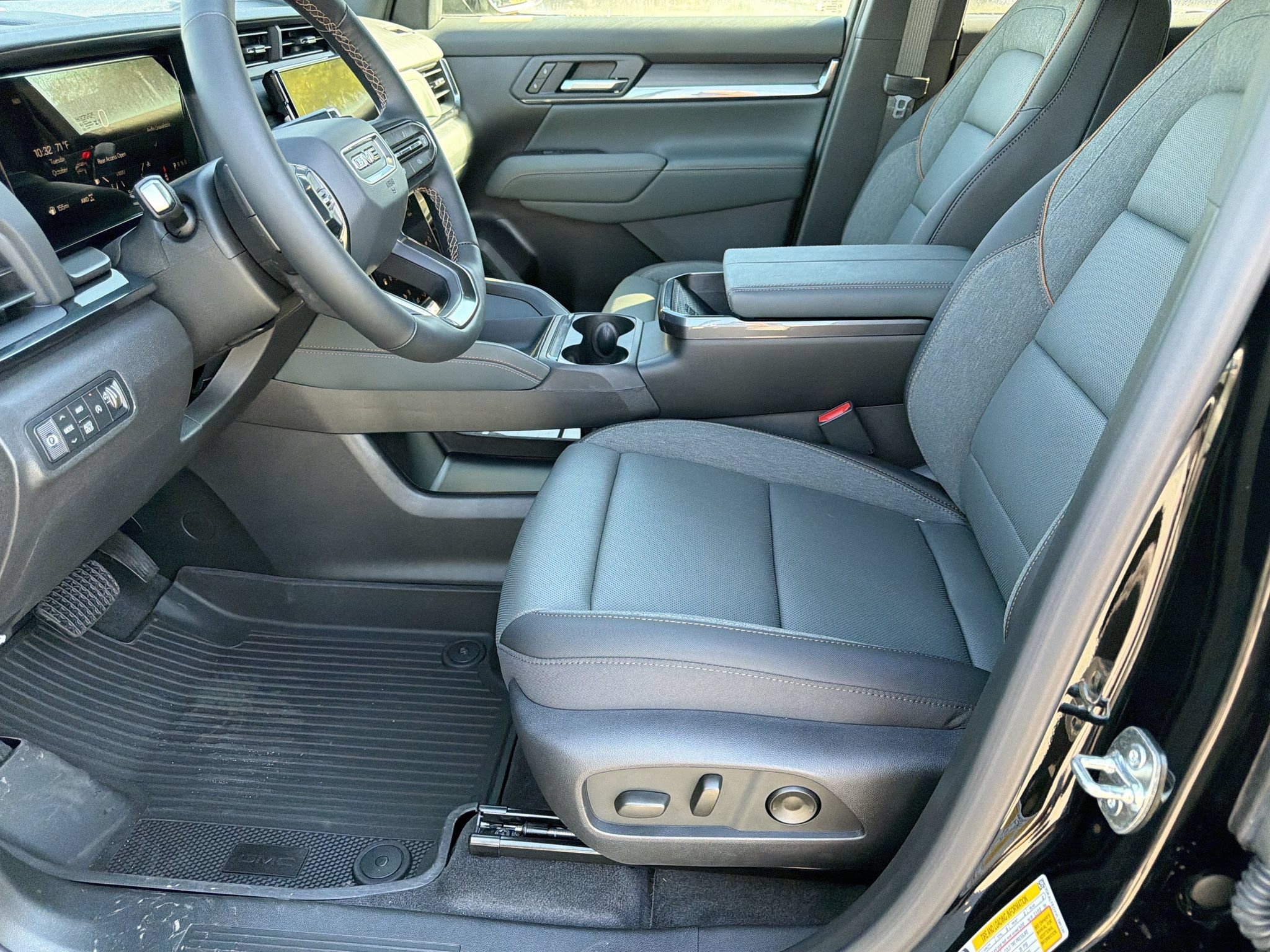 New 2027 GMC Terrain AT4 w/ Convenience Package III AWD/4WD image 15