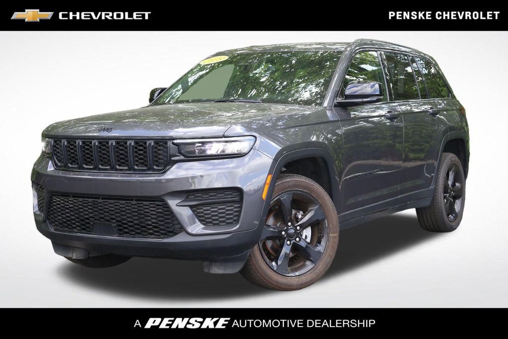 Used 2023 Jeep Grand Cherokee Altitude AWD/4WD image 1