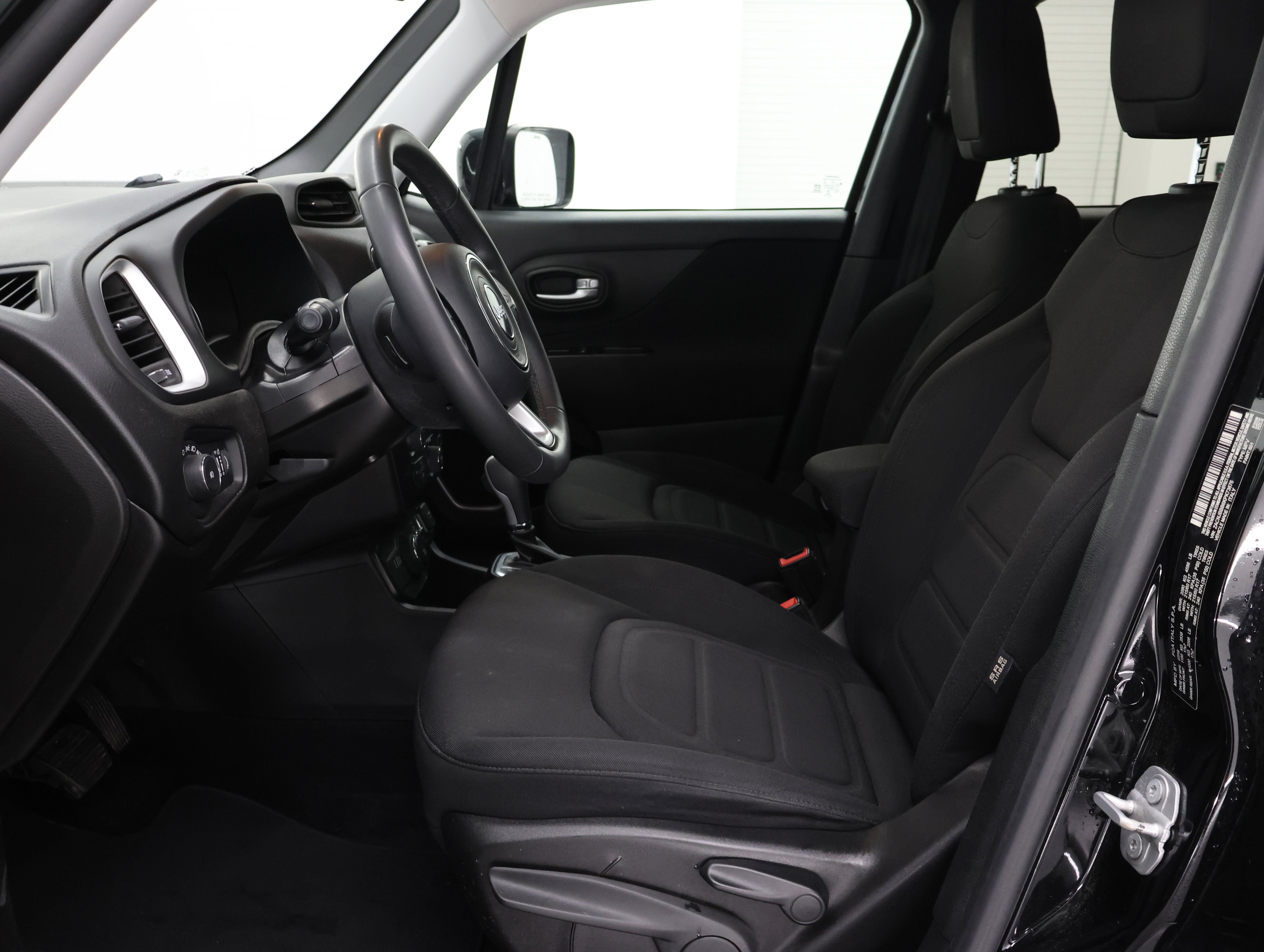 Used 2019 Jeep Renegade Latitude AWD/4WD image 8