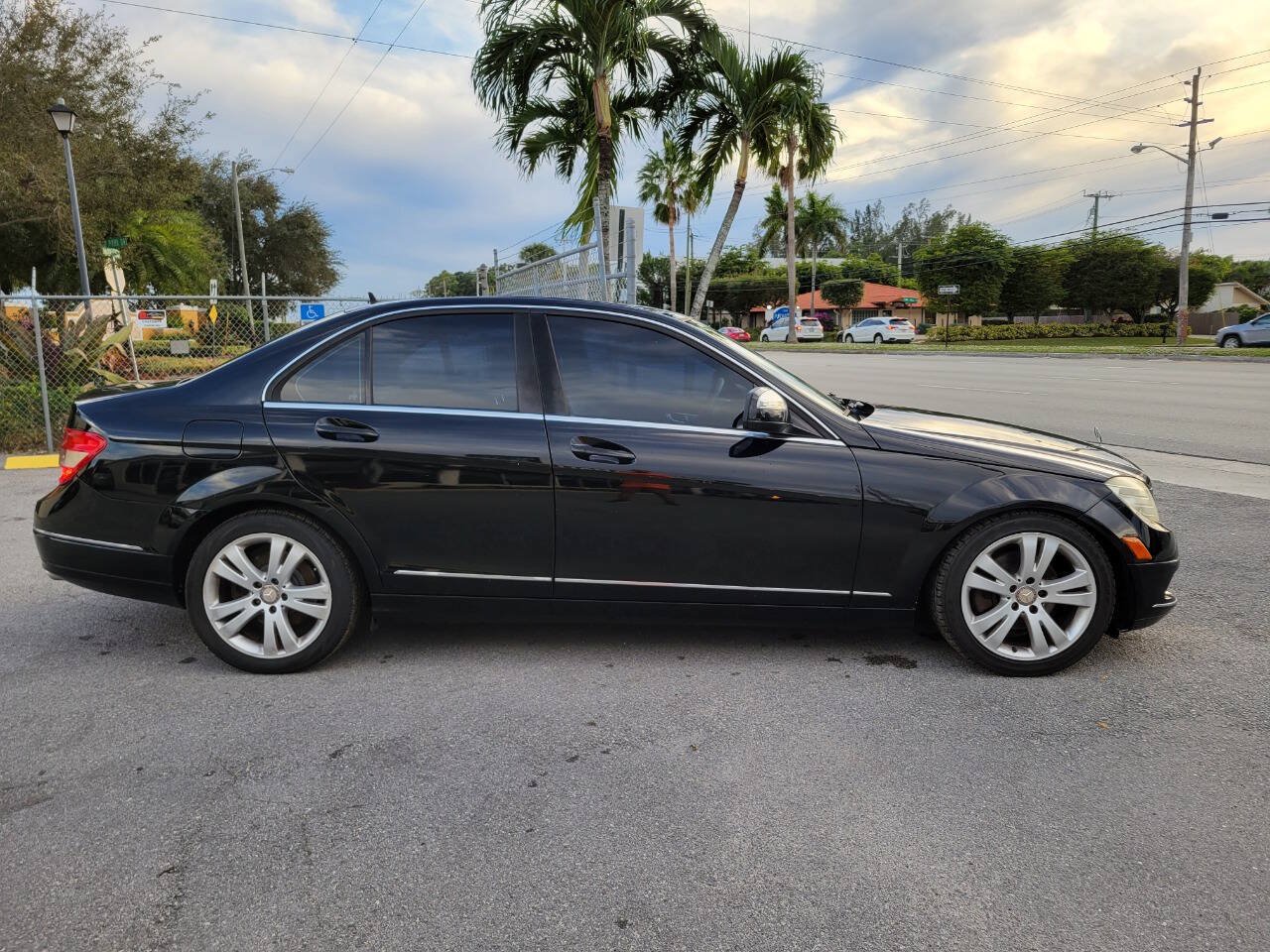 Used 2009 Mercedes-Benz C 300 Sedan image 6