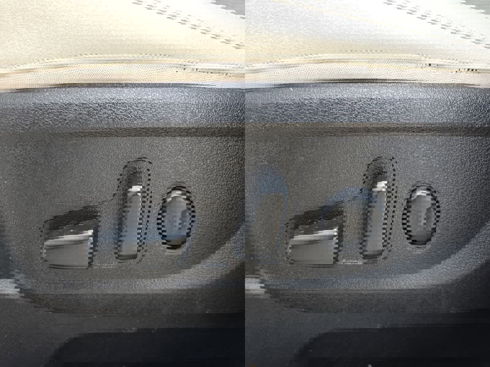 Used 2022 Kia Telluride EX w/ EX Premium Package image 15