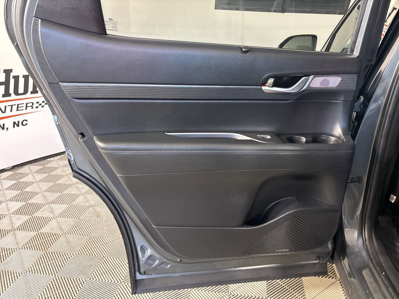 Used 2023 Hyundai Palisade Limited w/ Cargo Package image 23