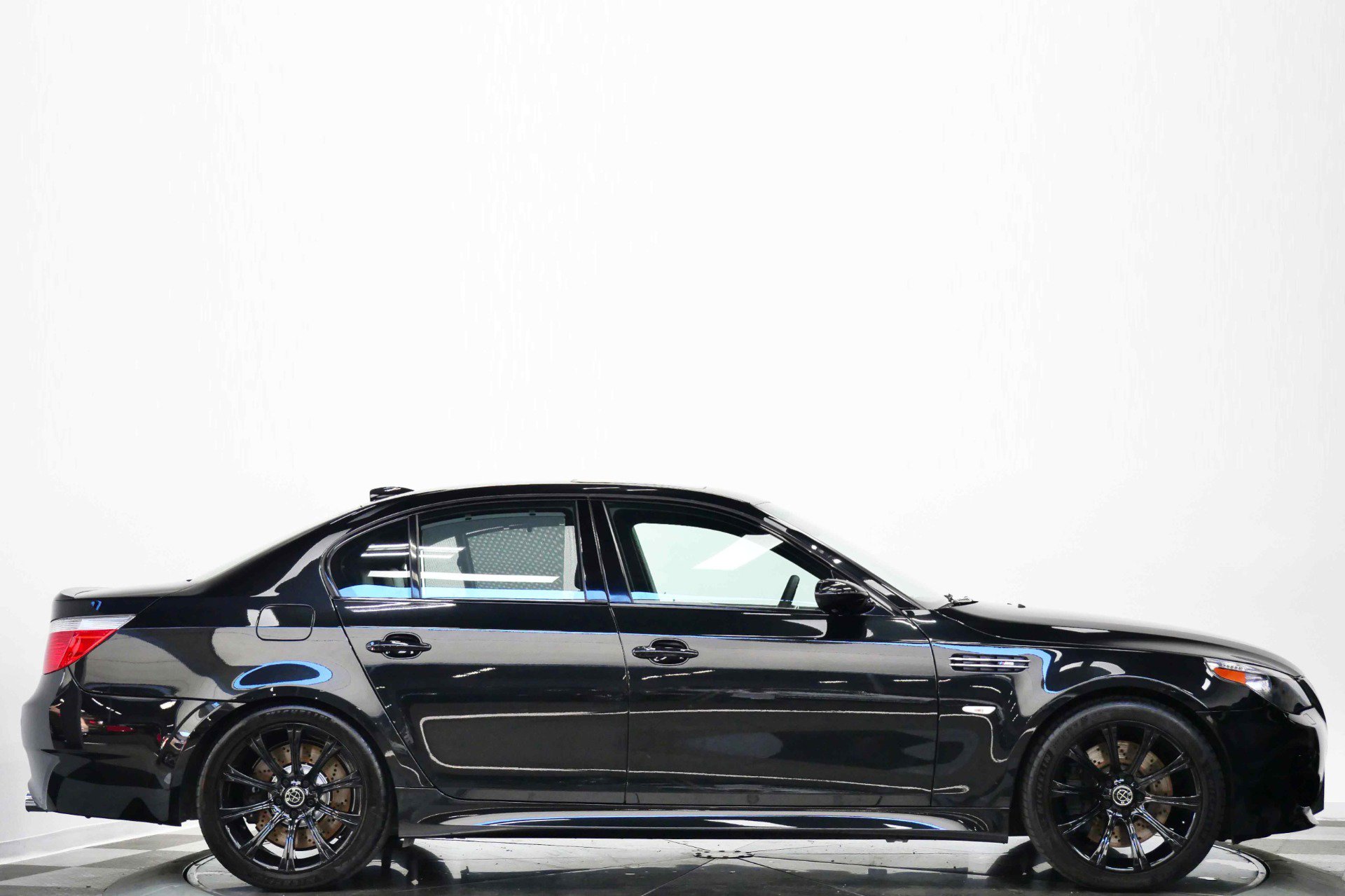 Used 2006 BMW M5 RWD image 2