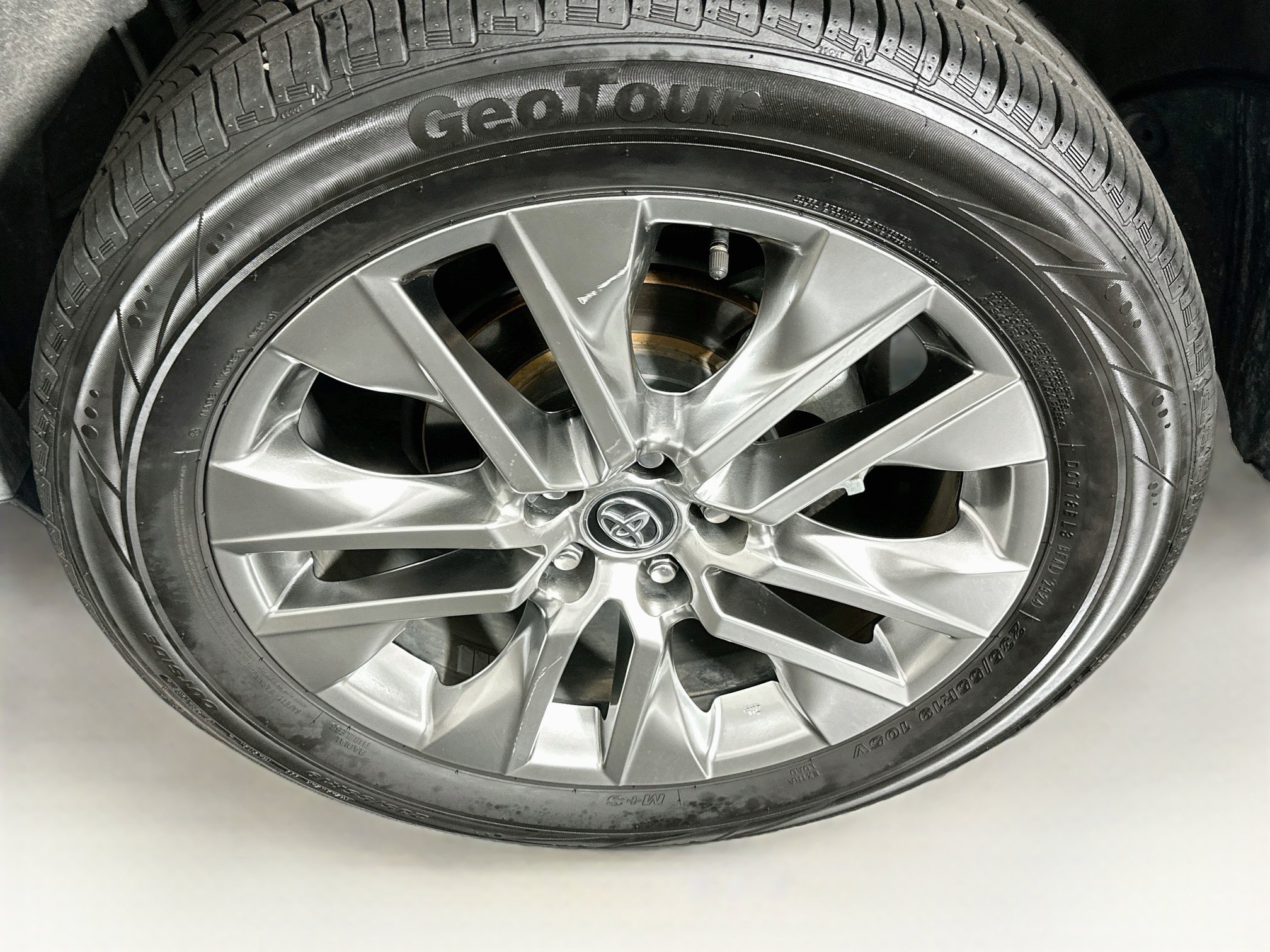 Used 2020 Toyota RAV4 XLE Premium FWD image 11