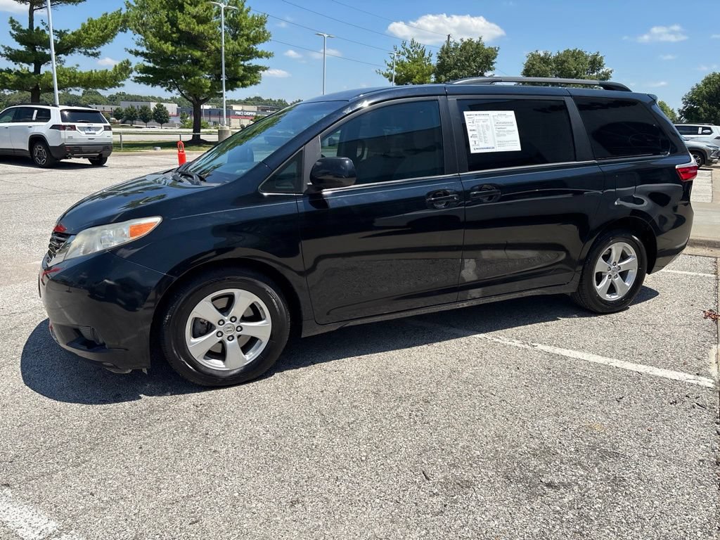 Used 2017 Toyota Sienna LE FWD image 16