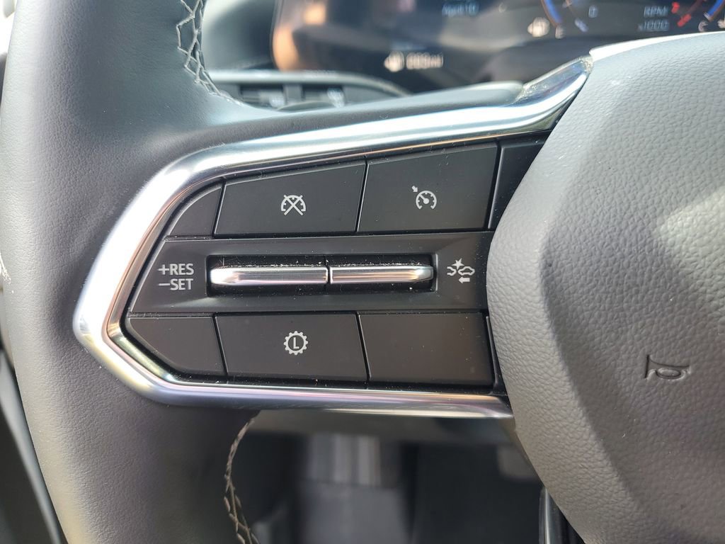 Used 2026 Chevrolet Traverse LT w/ Driver Confidence Package FWD image 32
