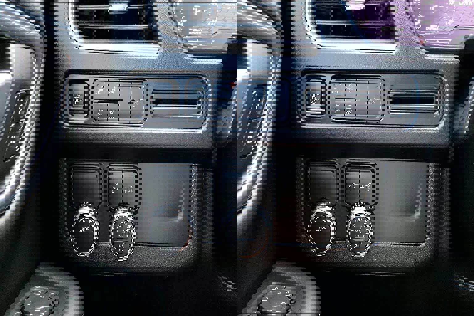 Used 2022 GMC Yukon SLT w/ SLT Premium Package image 36