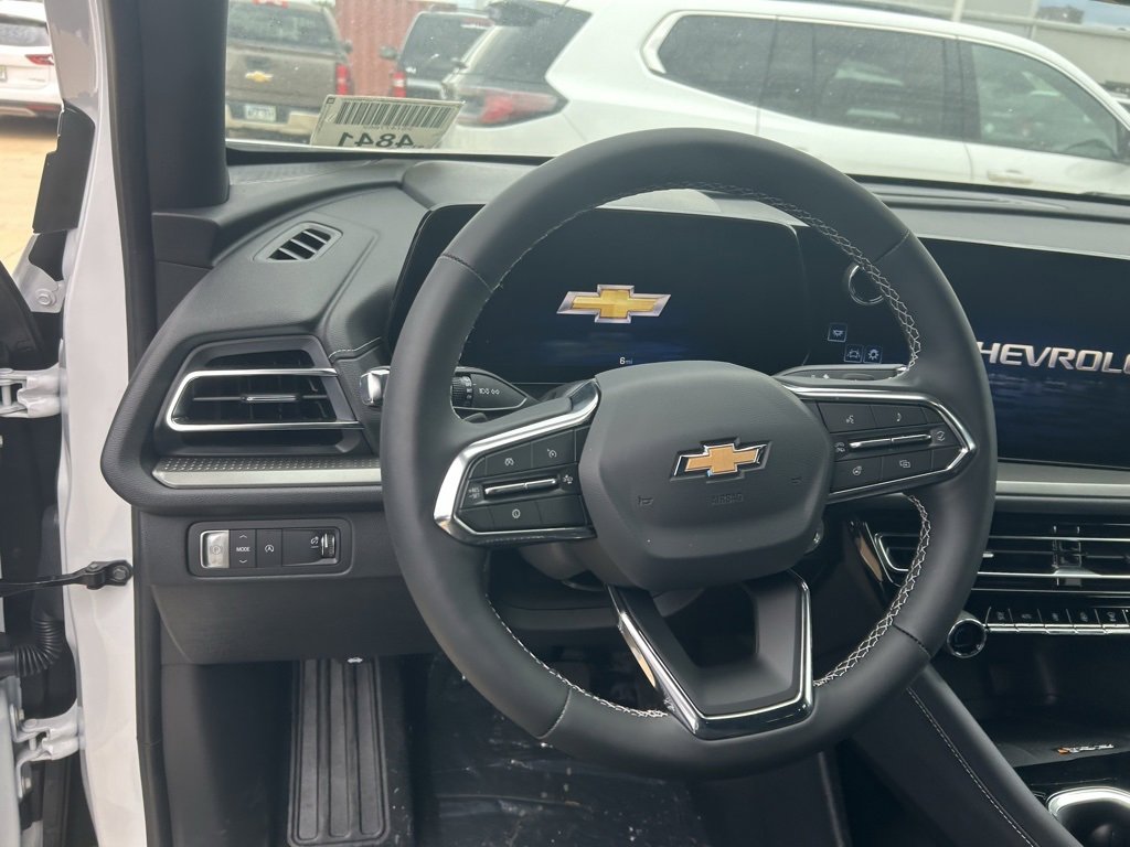 Used 2025 Chevrolet Traverse LT image 5