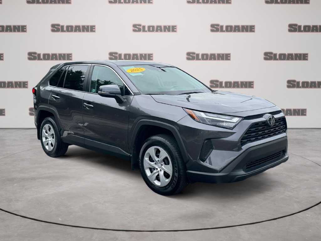 Used 2024 Toyota RAV4 LE AWD/4WD image 7