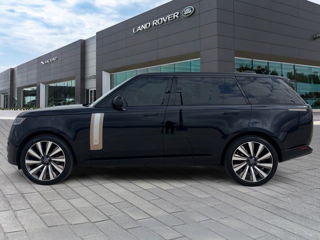Used 2023 Land Rover Range Rover SV AWD/4WD image 2