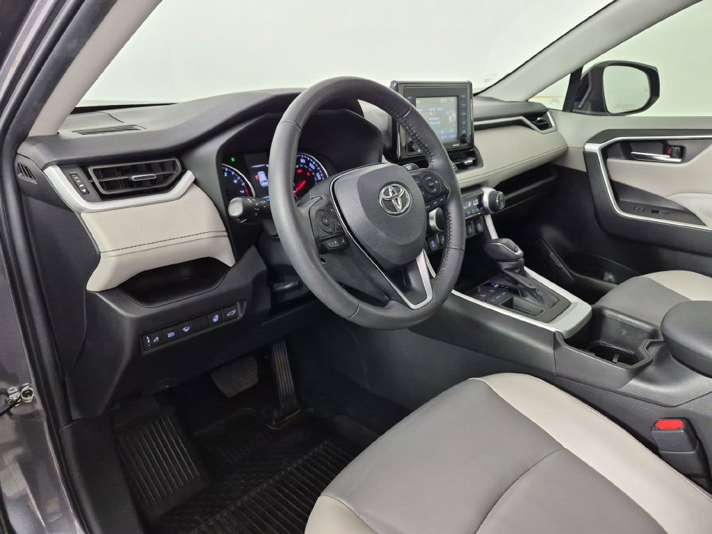 Used 2022 Toyota RAV4 XLE Premium FWD image 17