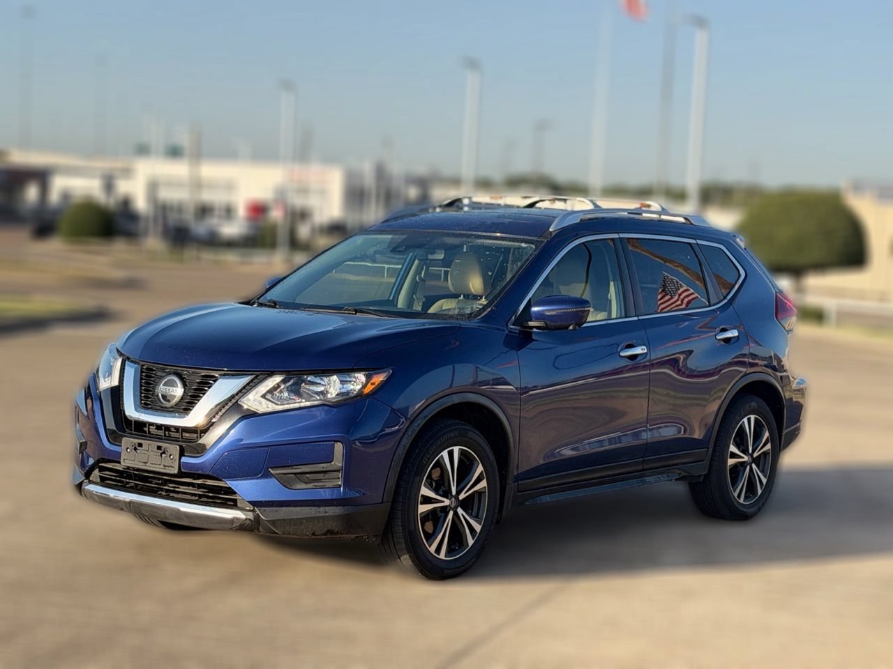 Used 2019 Nissan Rogue SV w/ Sun & Sound Touring Package FWD image 3