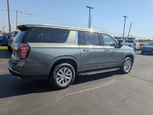 Used 2024 Chevrolet Suburban Premier w/ Premium Package AWD/4WD image 8