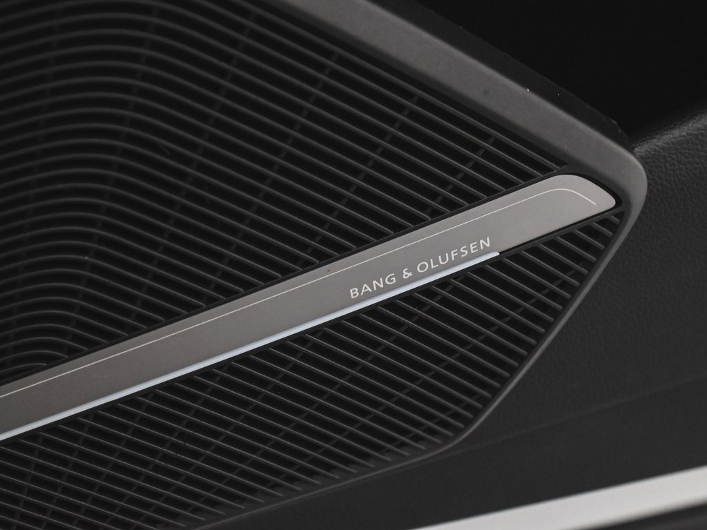 Used 2025 Audi SQ5 Premium Plus w/ Premium Plus Package image 9