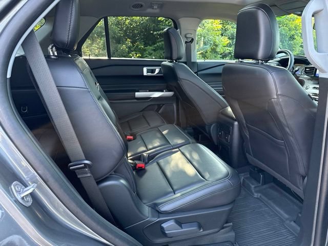 Used 2024 Ford Explorer XLT w/ Equipment Group 202A AWD/4WD image 36