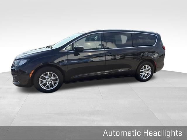 Used 2017 Chrysler Pacifica Touring FWD image 7