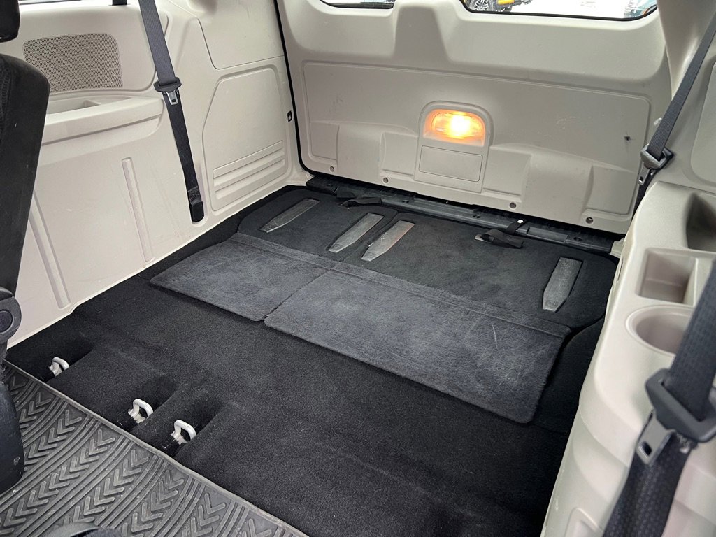 Used 2016 Dodge Grand Caravan SXT w/ UConnect Hands-Free Group image 12
