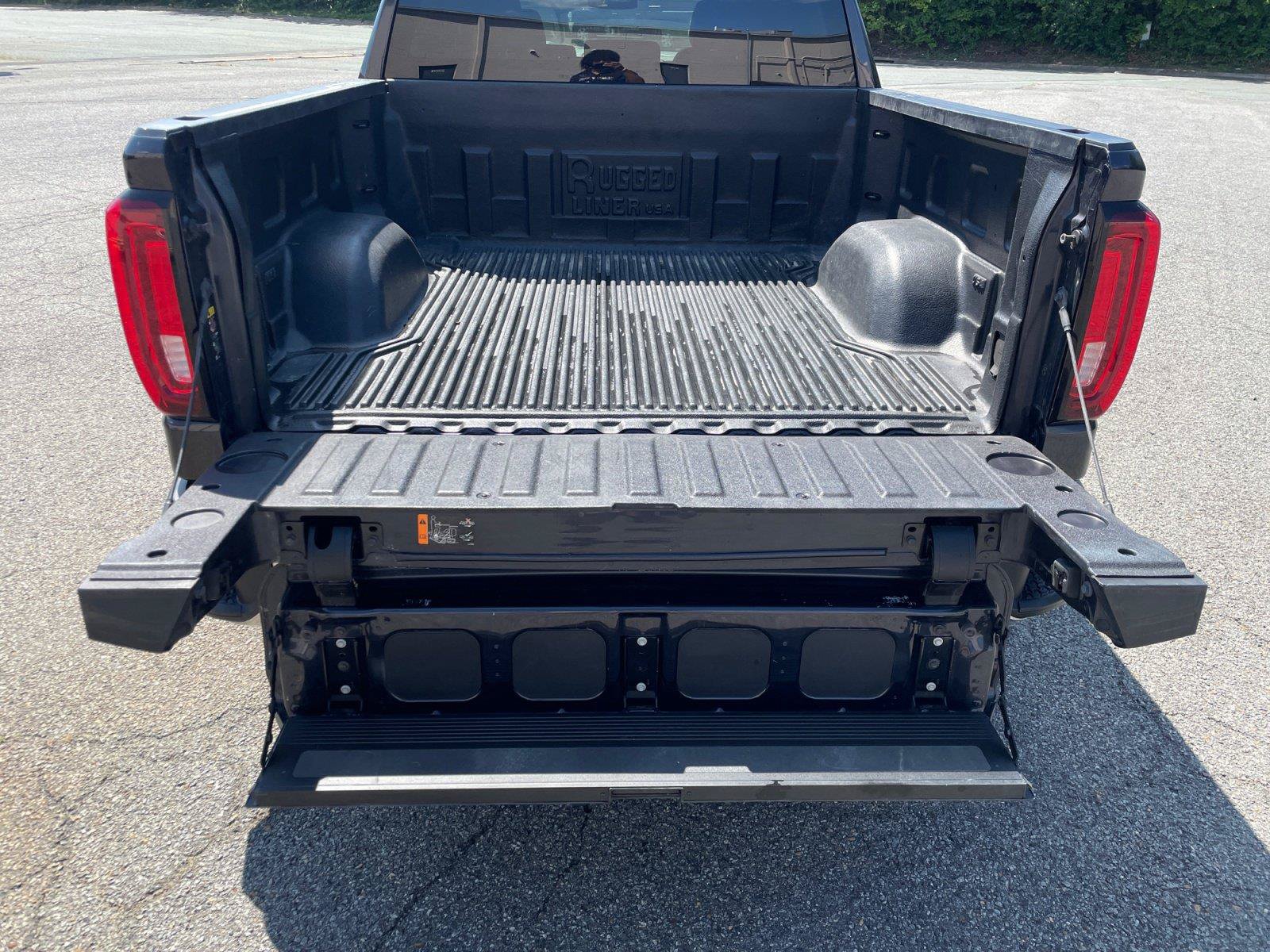 Used 2025 GMC Sierra 1500 SLT AWD/4WD image 16