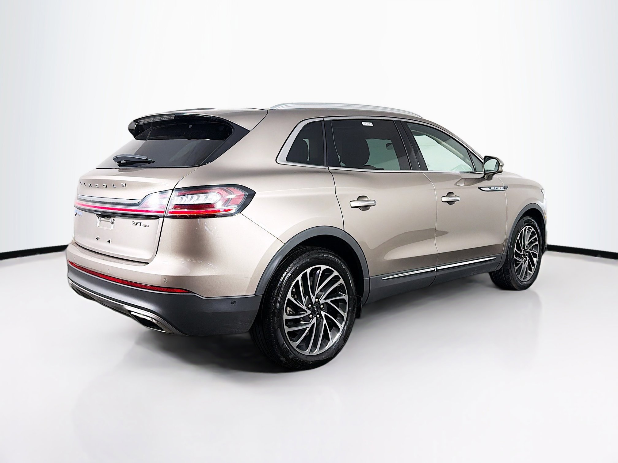 Used 2020 Lincoln Nautilus Reserve w/ Equipment Group 201A image 8