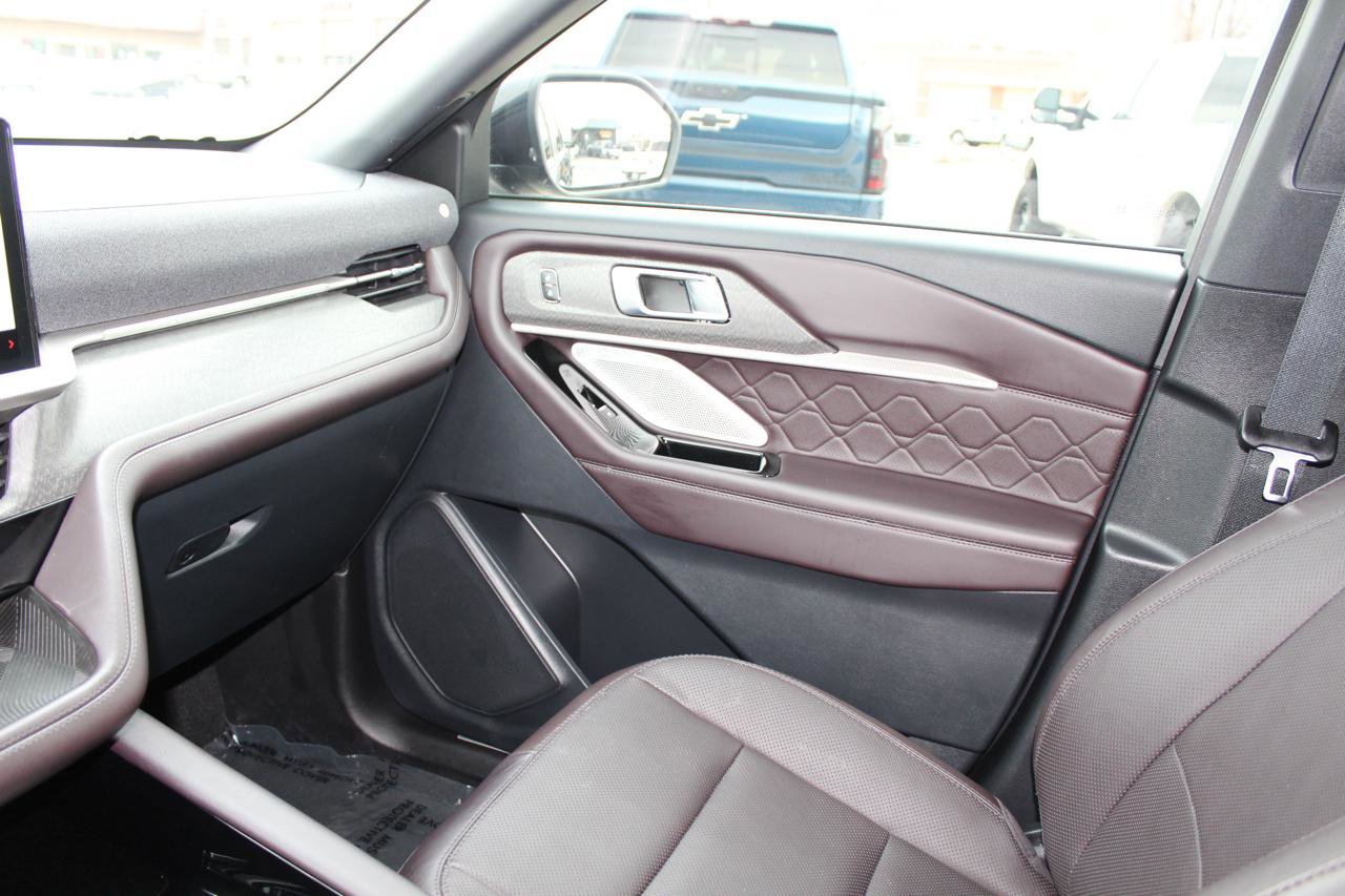 Used 2025 Ford Explorer Platinum w/ LUX Leather Package image 60