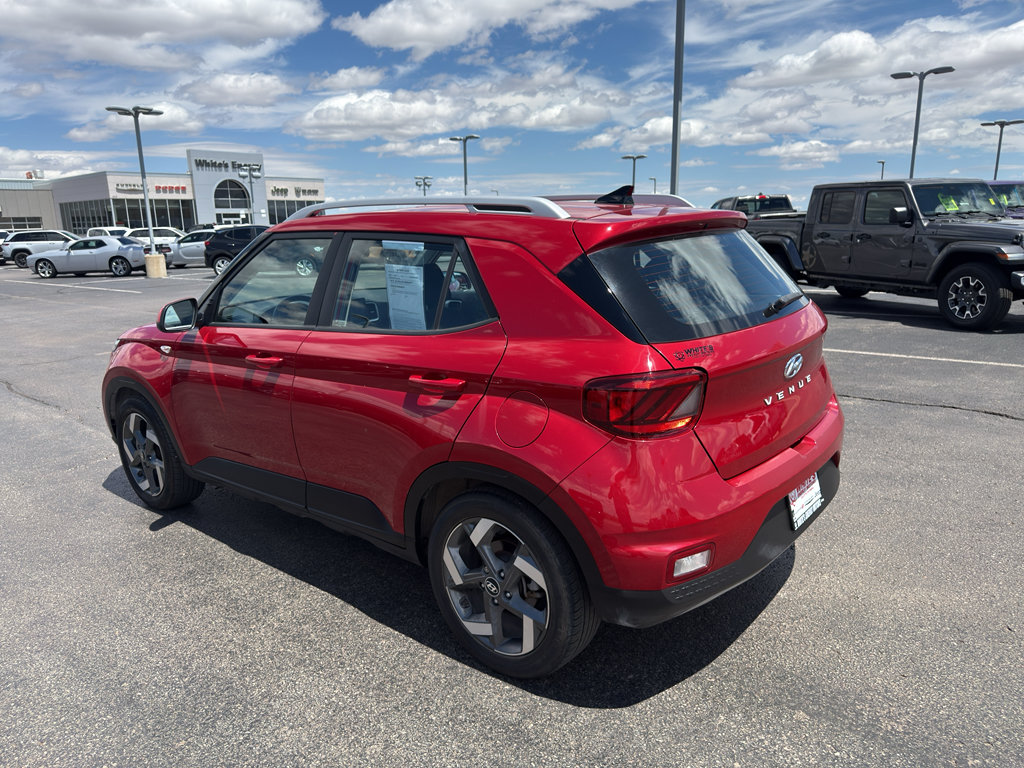 Used 2022 Hyundai Venue SEL FWD image 7