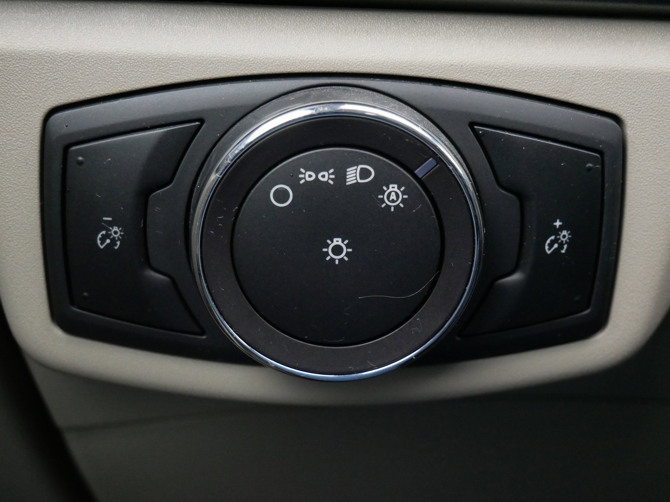 Used 2019 Ford Fusion SE image 25