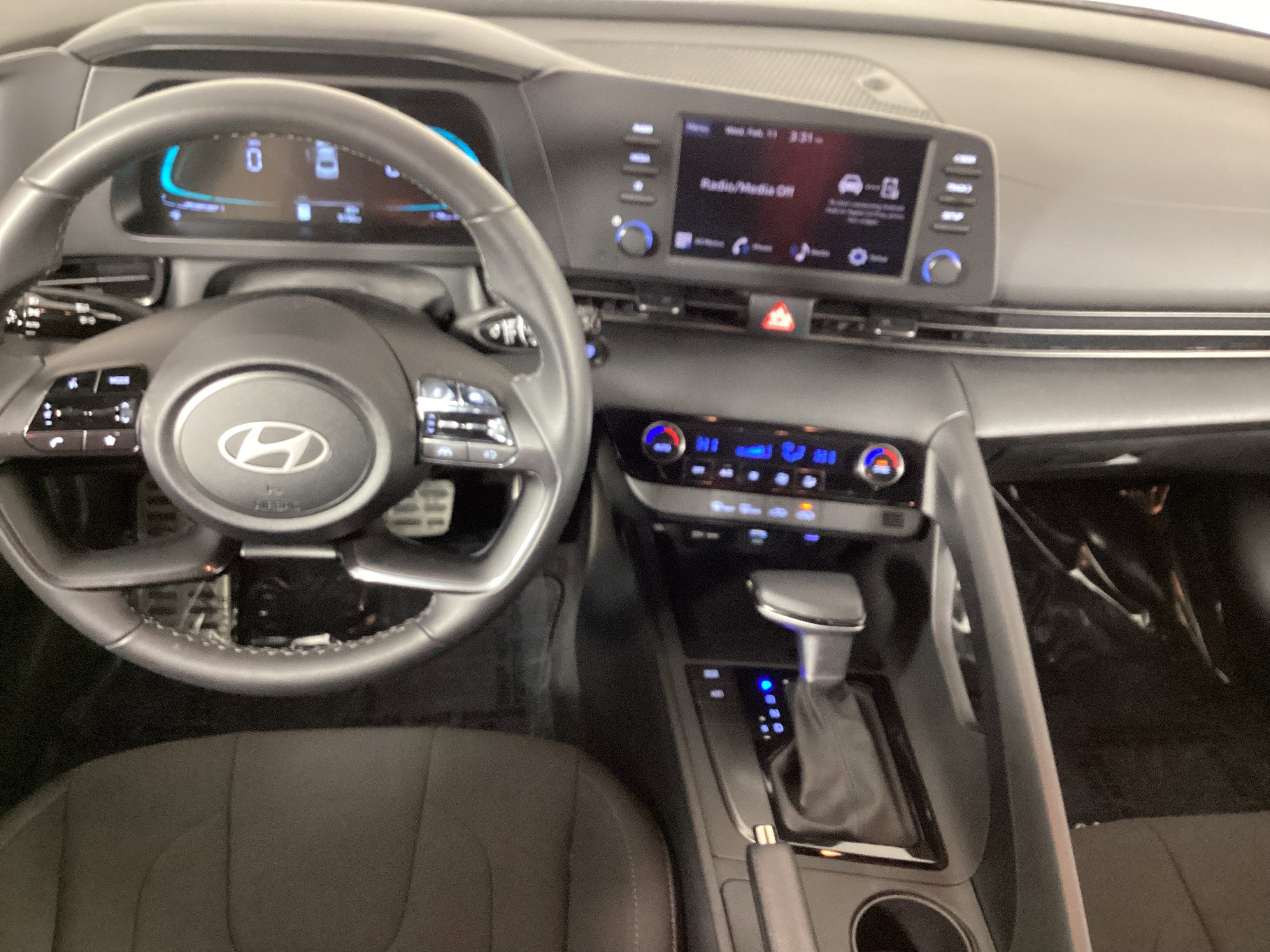 Certified 2025 Hyundai Elantra Sport image 15