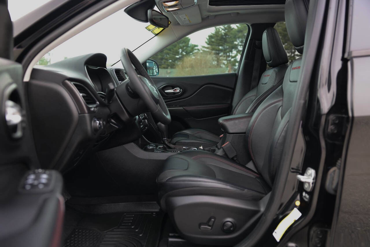 Used 2022 Jeep Cherokee Trailhawk w/ Sun, Sound & Nav Group image 21