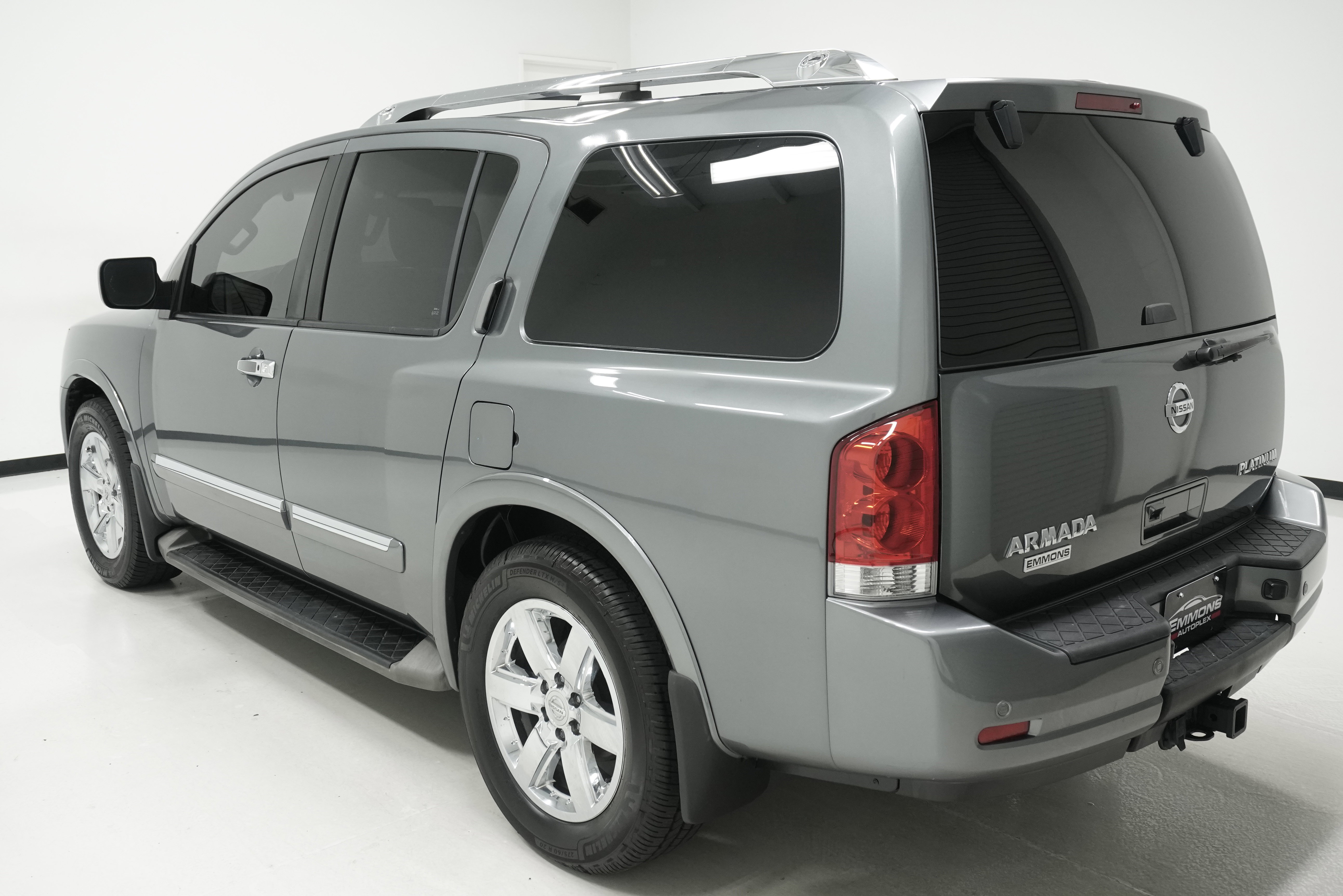 Used 2014 Nissan Armada Platinum w/ 2nd Row Captain Seat Package RWD image 4