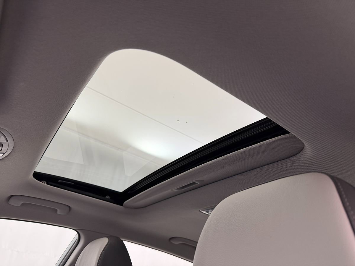 Used 2021 Hyundai Ioniq Limited FWD image 9