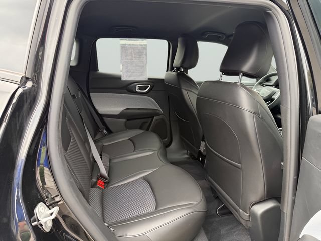 Used 2023 Jeep Compass Latitude w/ Convenience Group AWD/4WD image 12