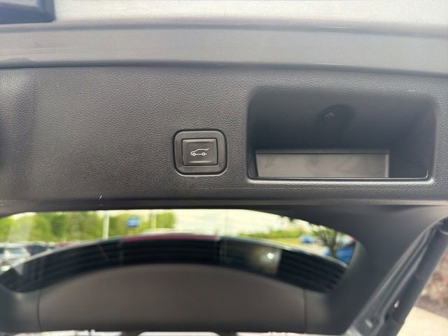 Used 2024 Chevrolet Equinox EV LT FWD image 12