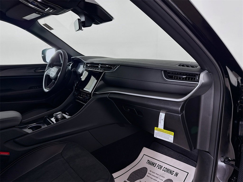 New 2025 Jeep Grand Cherokee Altitude image 31