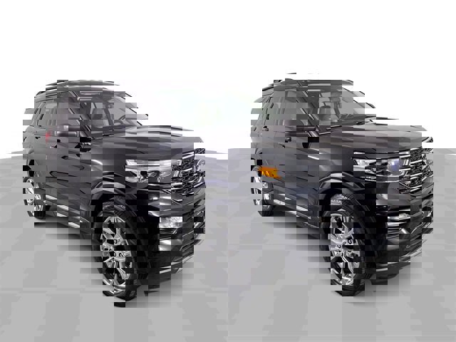 Used 2021 Ford Explorer XLT w/ Equipment Group 202A image 2