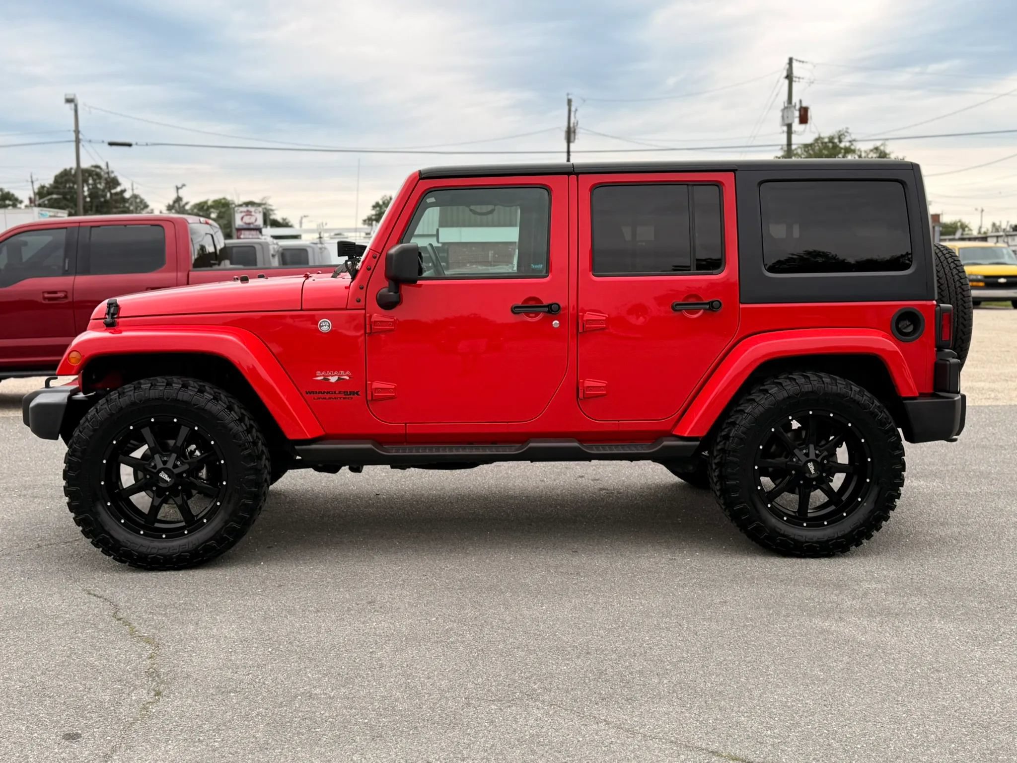 Used 2018 Jeep Wrangler Unlimited Sahara AWD/4WD image 6