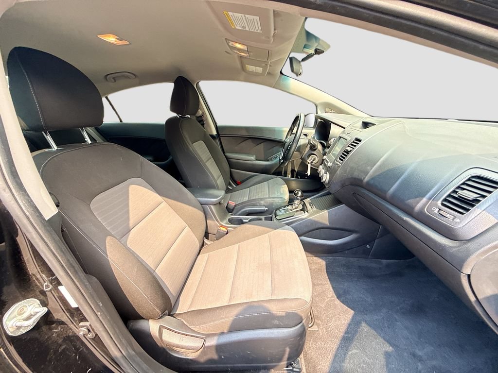 Used 2017 Kia Forte S FWD image 31