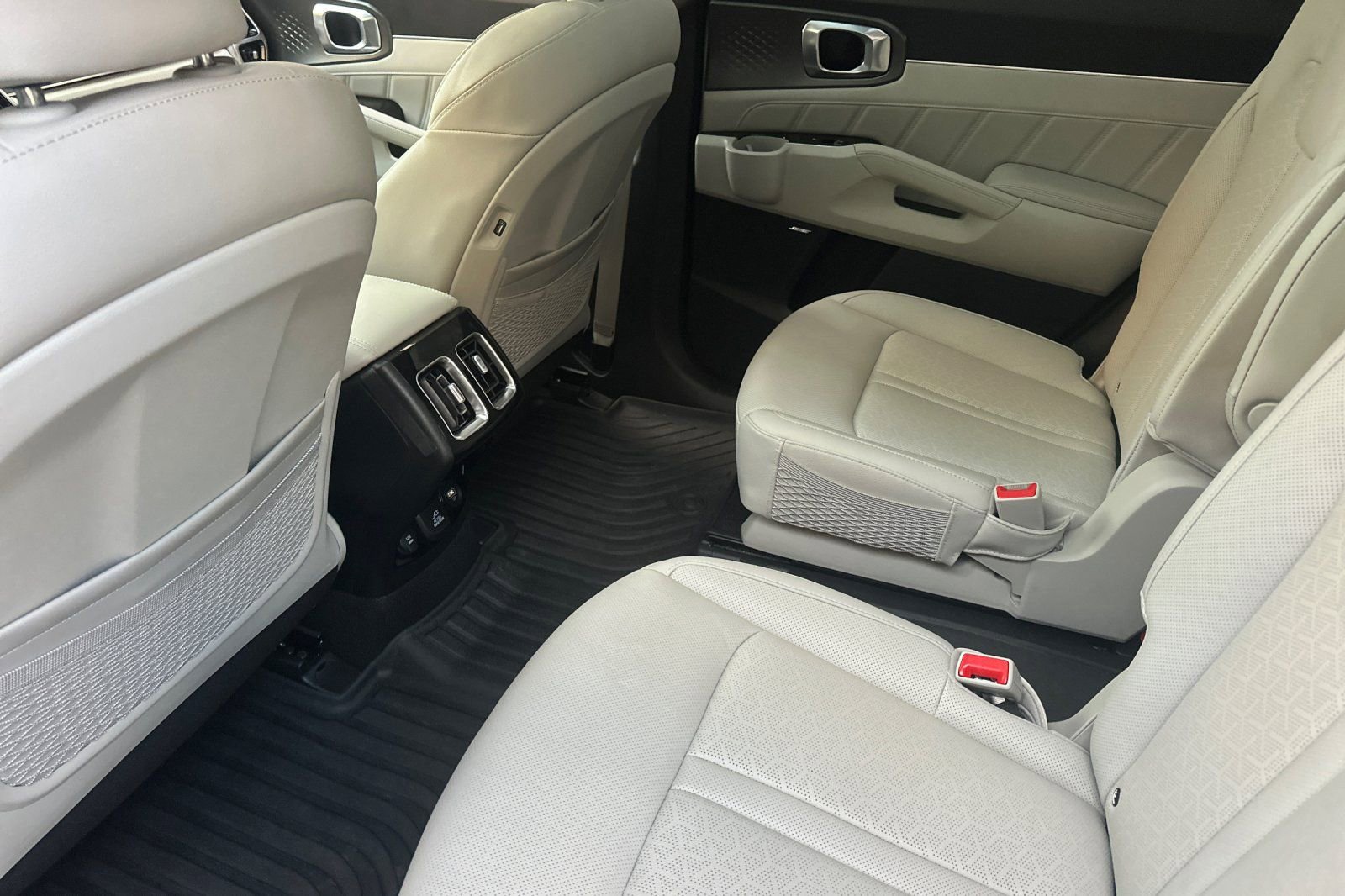 Used 2024 Kia Sorento SX Prestige image 13