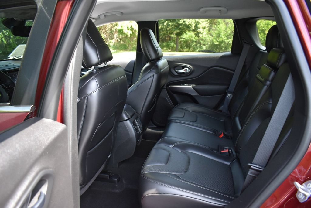 Used 2019 Jeep Cherokee Limited AWD/4WD image 23