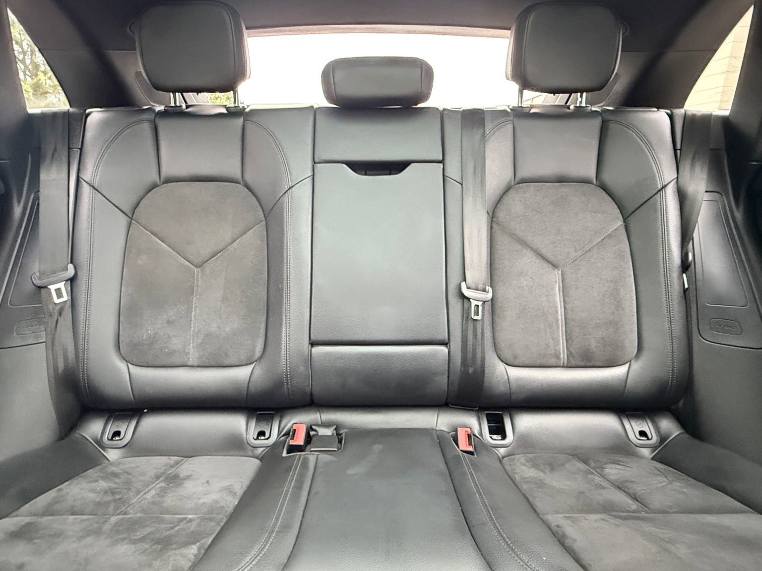 Used 2018 Porsche Macan Sport Edition image 40