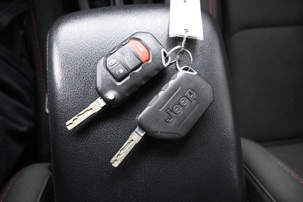 Used 2021 Jeep Gladiator Rubicon AWD/4WD image 22