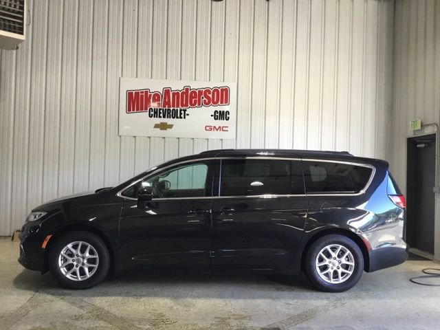 Used 2022 Chrysler Pacifica Touring-L image 2
