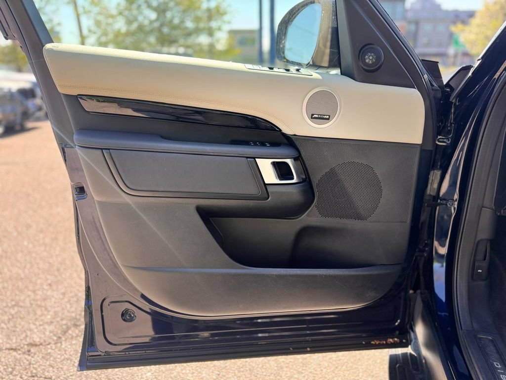 Used 2022 Land Rover Discovery S AWD/4WD image 11