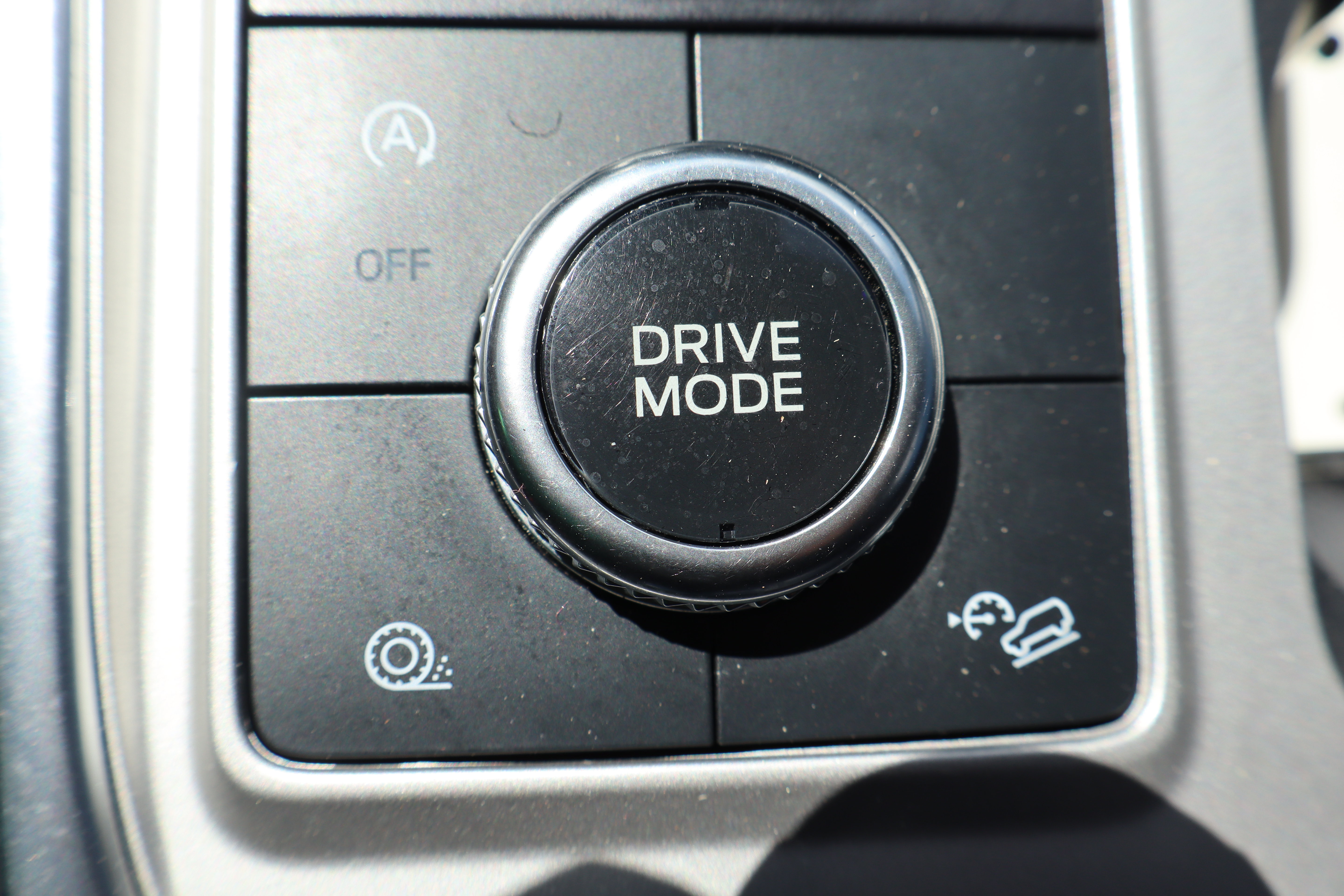 Used 2023 Ford Explorer XLT w/ Equipment Group 202A AWD/4WD image 29