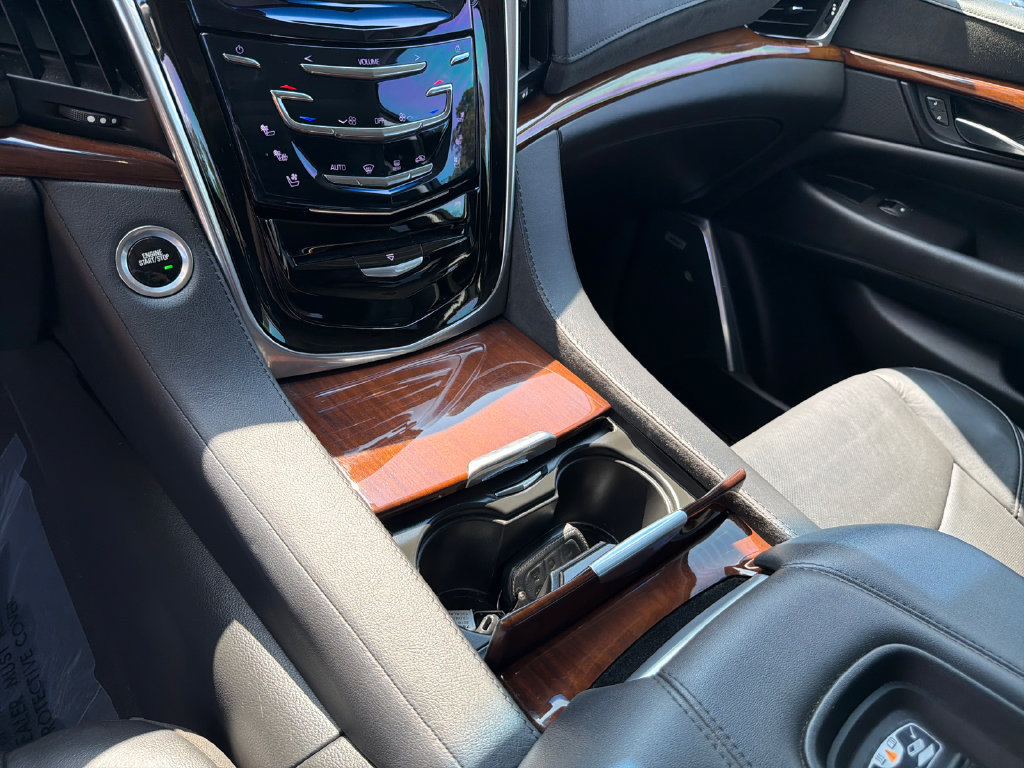 Used 2019 Cadillac Escalade Luxury RWD image 30