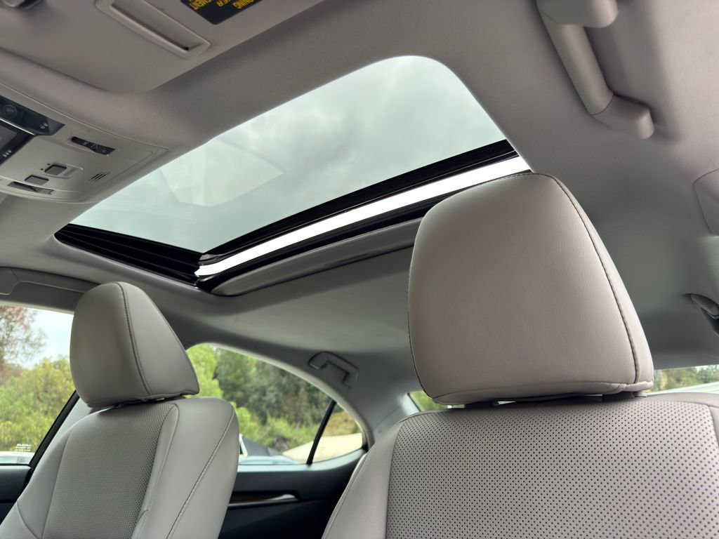 Used 2017 Lexus ES 350 w/ Premium Package FWD image 14