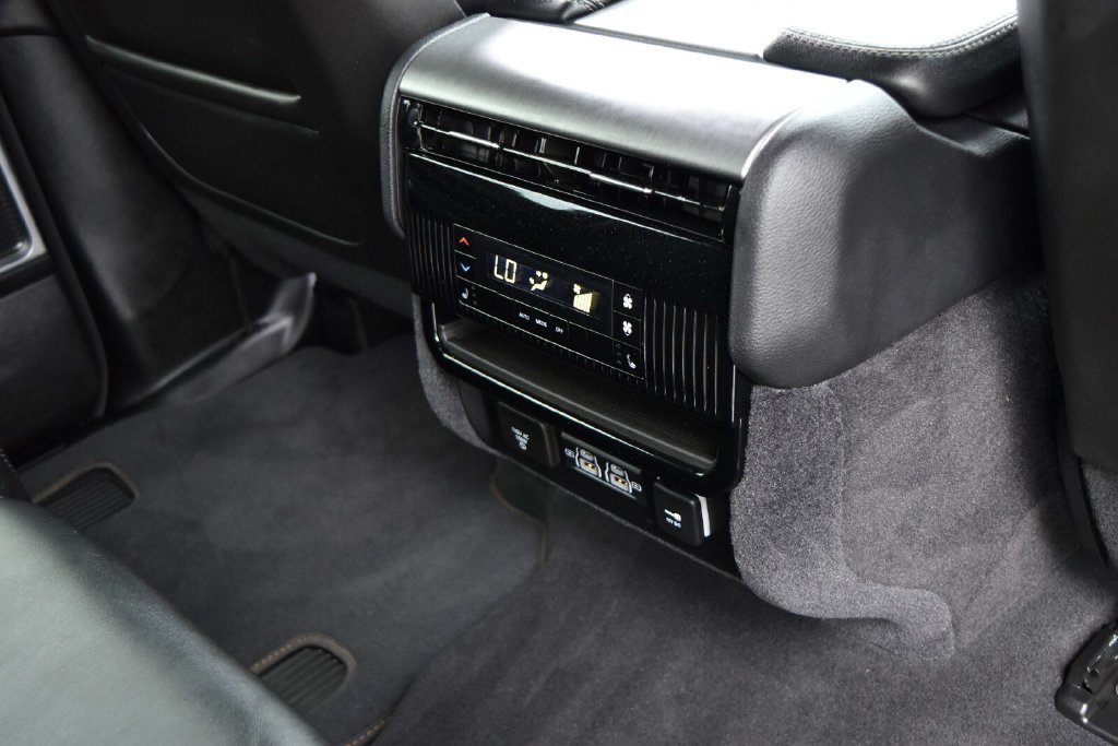 Used 2024 Jeep Wagoneer L Series II w/ Convenience Group I AWD/4WD image 42