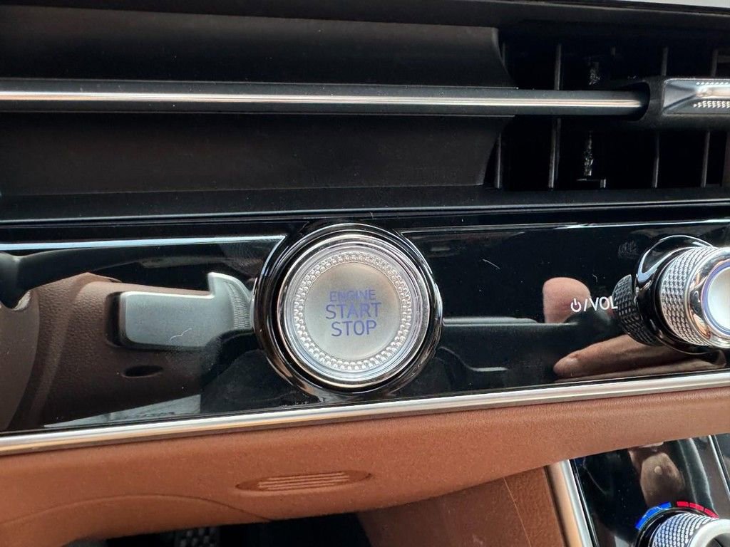 Certified 2026 Genesis GV70 2.5T Advanced image 18