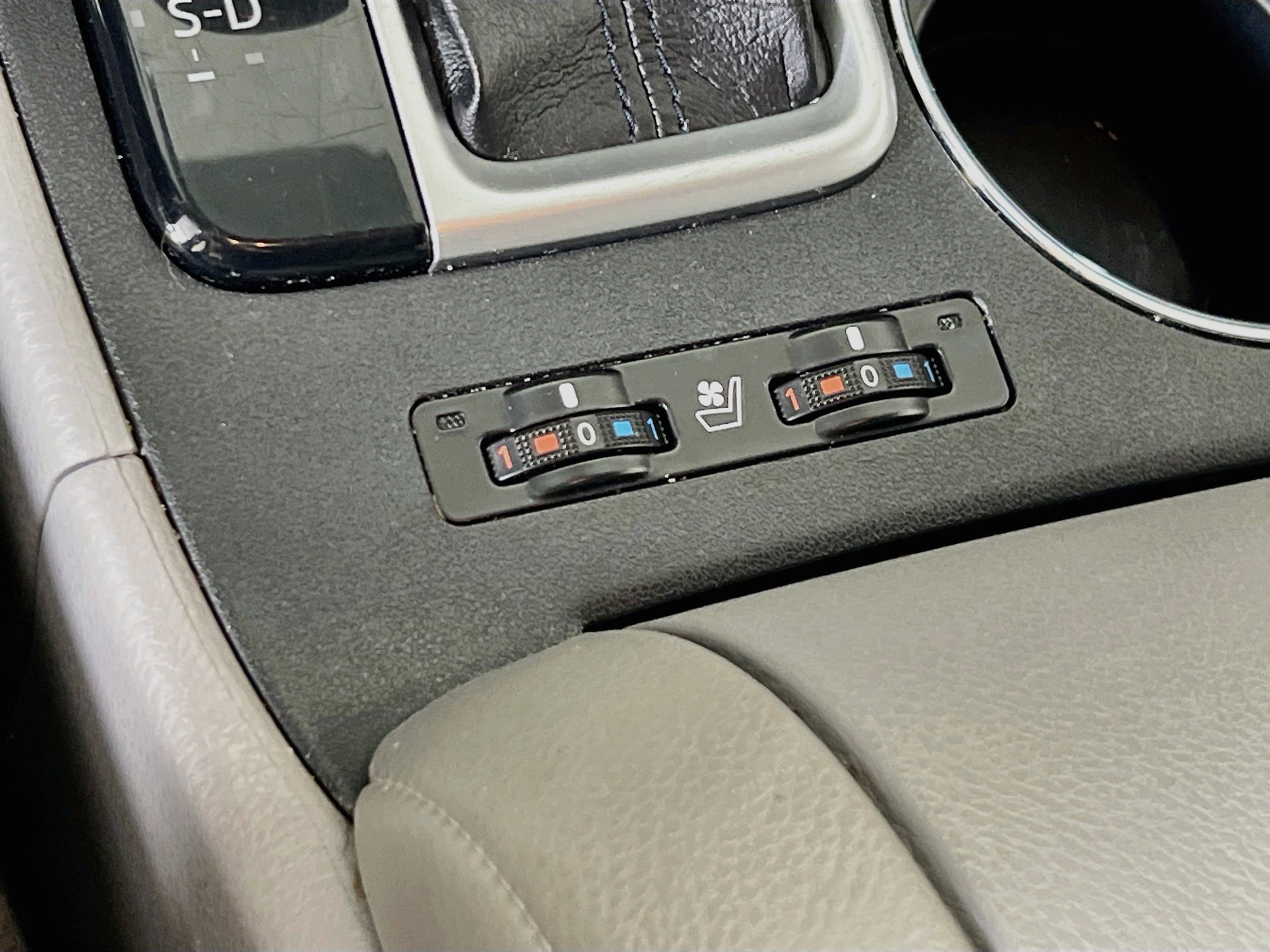 Used 2019 Toyota Highlander Limited AWD/4WD image 19