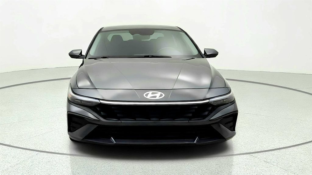 Used 2024 Hyundai Elantra SEL FWD image 2