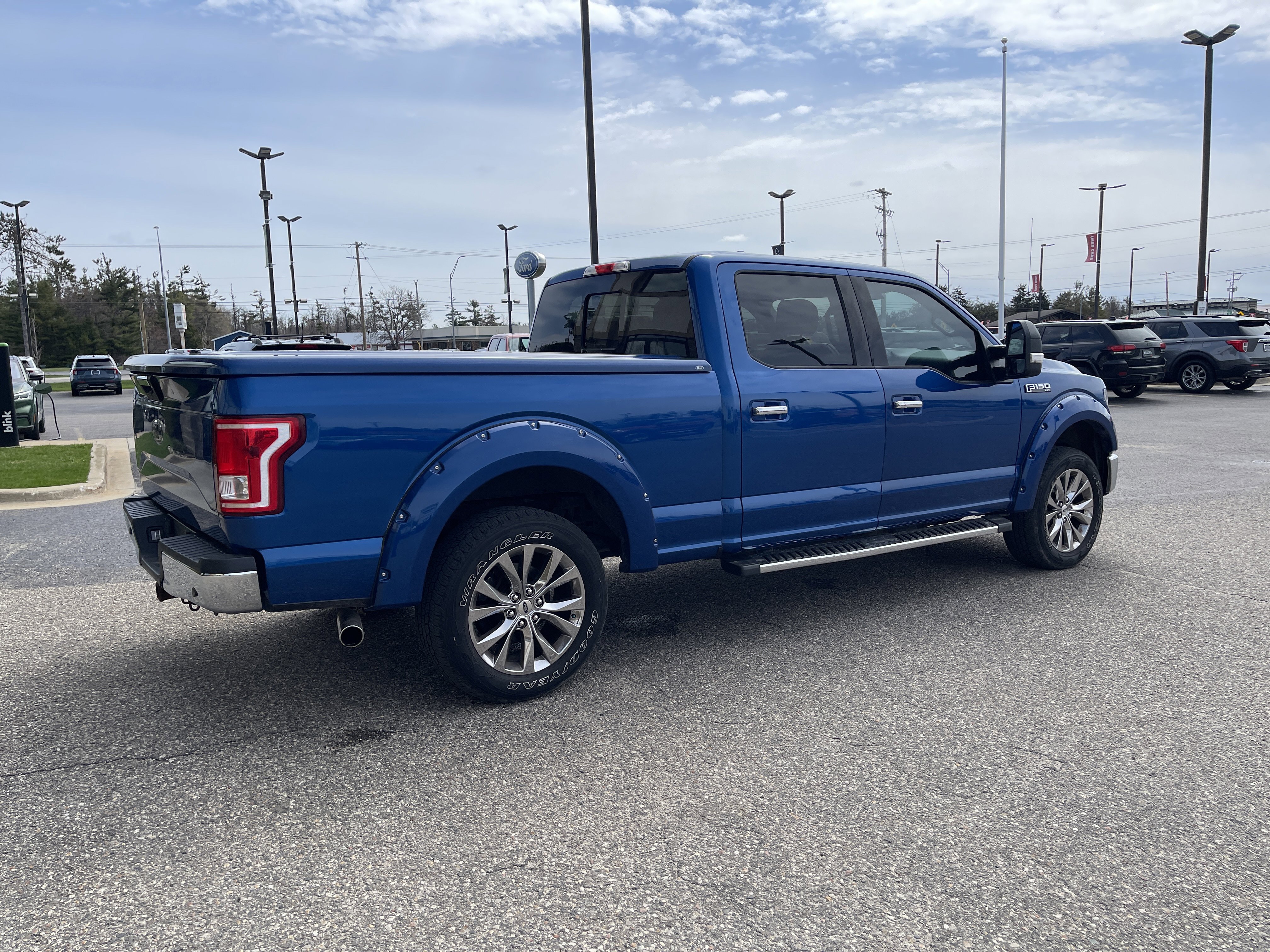 Used 2017 Ford F150 XLT w/ Equipment Group 302A Luxury AWD/4WD image 4